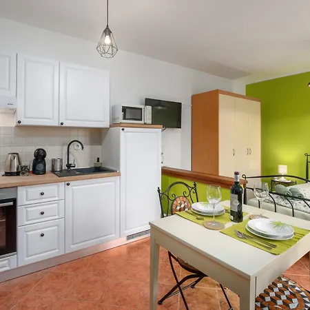 Studio Apartment * ורסאר